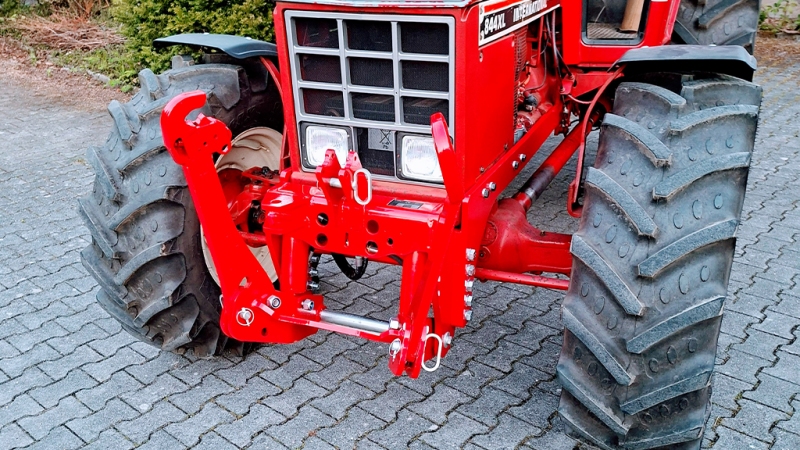 UNIVERSALE FRONTHYDRAULIK CAT. 2 FÜR TRAKTOR 1500 KG - ROT (RAL 3000)