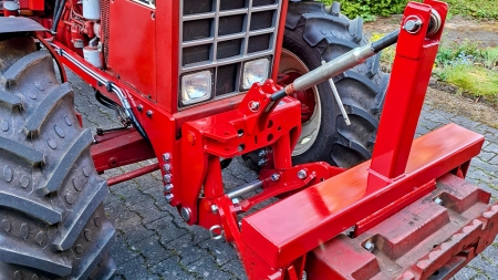 UNIVERSALE FRONTHYDRAULIK CAT. 2 FÜR TRAKTOR 1500 KG - ROT (RAL 3000)